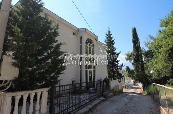 Отель в соснах восемь номеров и просторная квартира - фото