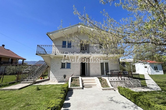 Дом с садом в Даниловграде - фото