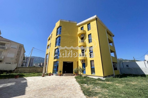 Здание в Баре под отель, всего в 300м от моря и набережной. - фото