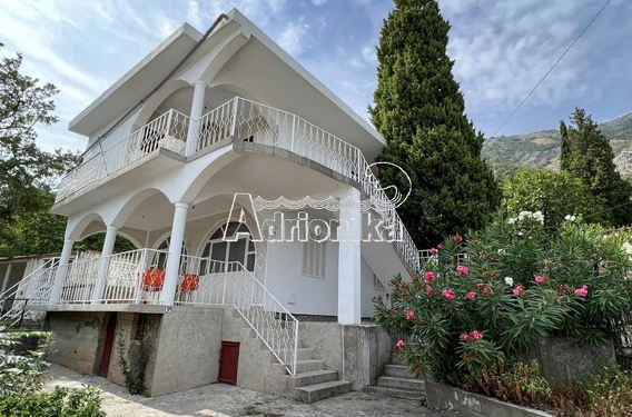 Дом в Сутоморе с видом на море и горы - фото