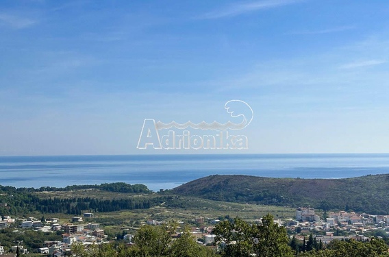 Просторный участок в Сутоморе с видом на море и колодцем - фото