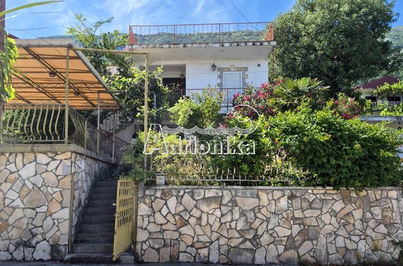 Продаётся дом с гаражом и видом на море в Сутоморе - фото