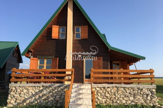 Деревянный дом на севере Черногории, Жабляк - фото