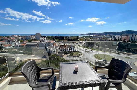 Трехкомнатная квартира в Баре, в новом доме - фото