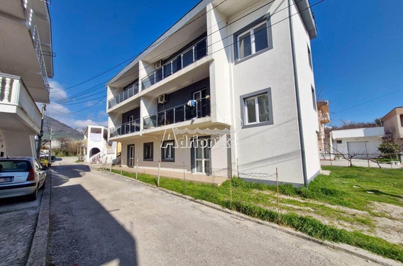 Продается дом с апартаментами в районе Бьелиши, Бар - фото