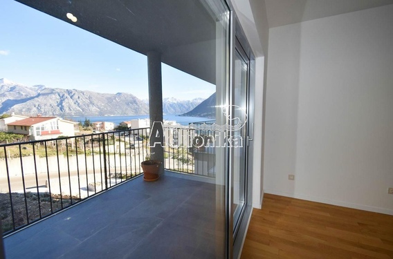 Две новые квартиры в Доброте с видом, бассейном и панорамной террасой - фото