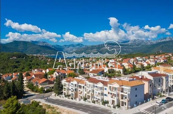 Новая двухкомнатная квартира с садом в Lustica Bay - фото