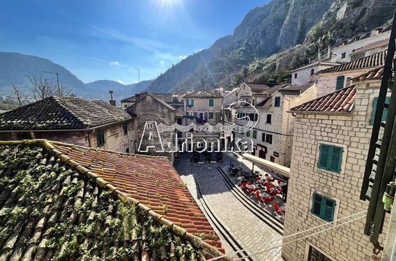 Просторная квартира в Старом городе Котор в отличном месте между двумя площадями - фото