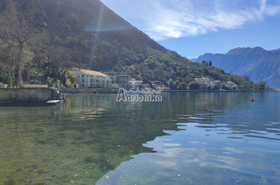 Строящаяся просторная вилла в Столиве в первой линии от моря - фото