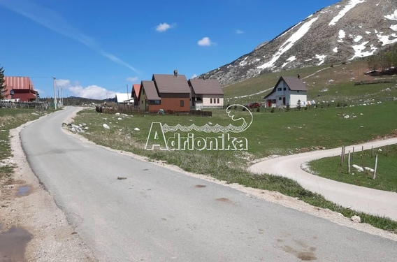 Участок в Жабляке, Савин Кук, привлекательное место рядом с подъемником - фото