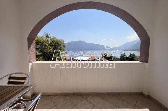 Трехкомнатная квартира в Ораховаце, в минуте ходьбы от моря - фото