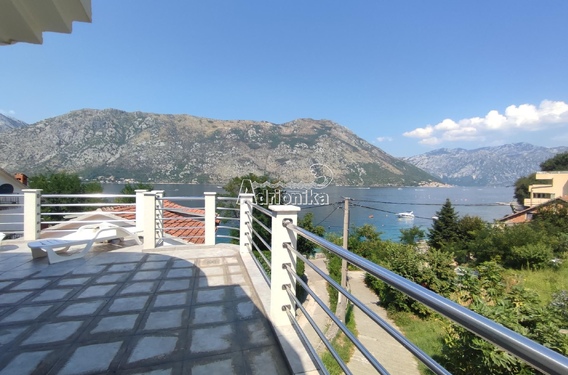 Просторная вилла в Столиве с крытым бассейном вторая линия от моря - фото