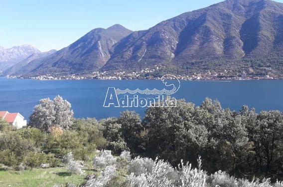 Большой, частично урбанизированный участок в самом центре Доброты, с прекрасным видом на море. - фото