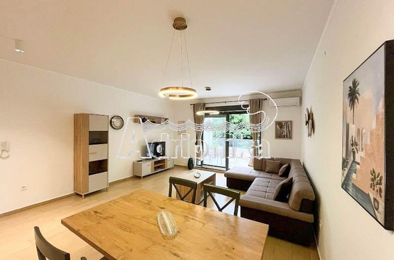 Просторная однокомнатная квартира с садом и террасой, Доброта, отличное расположение в городе - фото