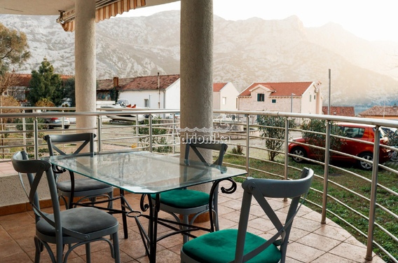 Комфортная квартира в Рисан, в минуте ходьбы от моря - фото