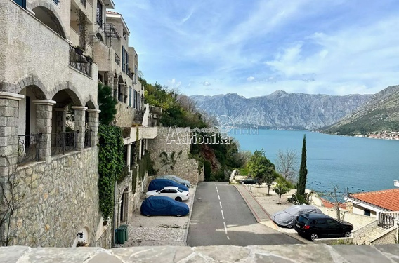 Отличная квартира с садом, бассейном и видом на море, Костаница - фото