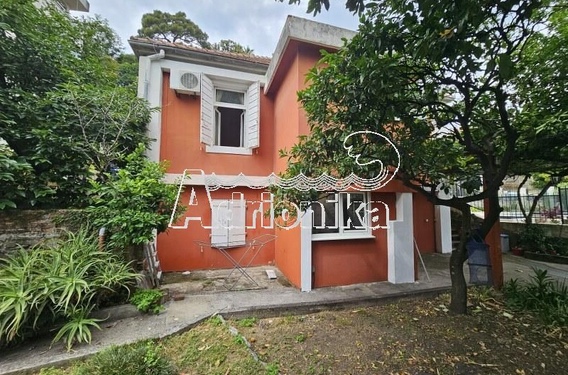 Дом в центре Херцег Нови в фантастическом месте в минуте от моря - фото