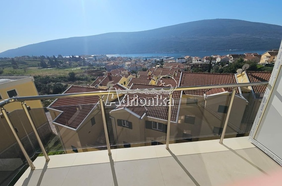 Два новых апартамента в Дженовичах в 350 м от моря - фото