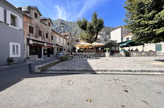 Ресторан в Рисне на исключительно привлекательной локации - главной городской площади - фото