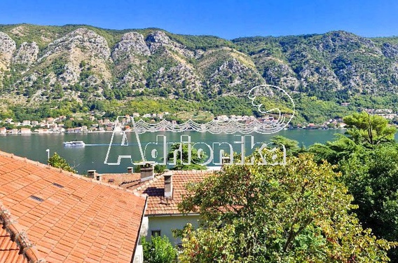 Отличная квартира в Доброте, в одной минуте ходьбы от Старого города, Котор - фото