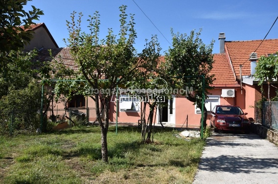 Дом с участком в Цетинье - фото