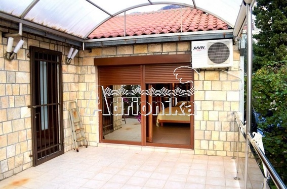 Двухэтажный дом в шаговой доступности от моря в Петровце - фото