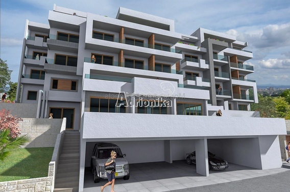 Большой участок с домом в 900м от пляжа в Баре - фото