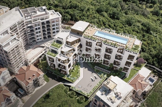 Новый многоквартирный комплекс с бассейном в Бечичи - фото