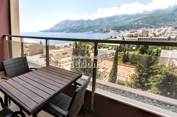 Квартира с видом на море и пляж Бечичи и двумя спальнями - фото