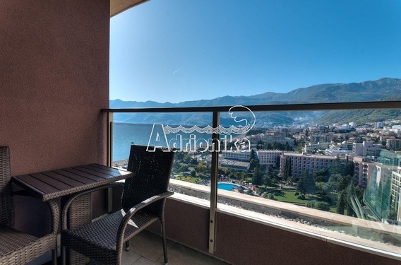 Новый дуплекс с тремя спальнями в Будве - фото