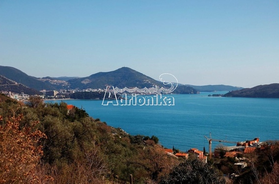 Урбанизированный участок с видом на море в Пржно - фото