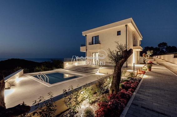 Будва, Режевичи - две новых виллы с видом на море и бассейнами - фото