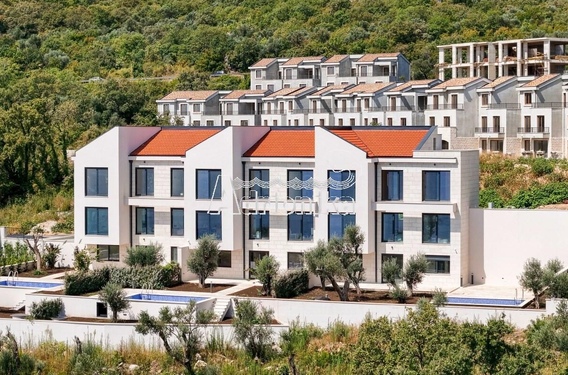 Комплекс таунхаусов с бассейнами и парковкой Будва, Режевичи - фото