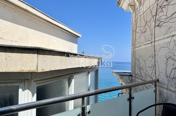 Квартира на первой линии моря, Свети - Стефан - фото