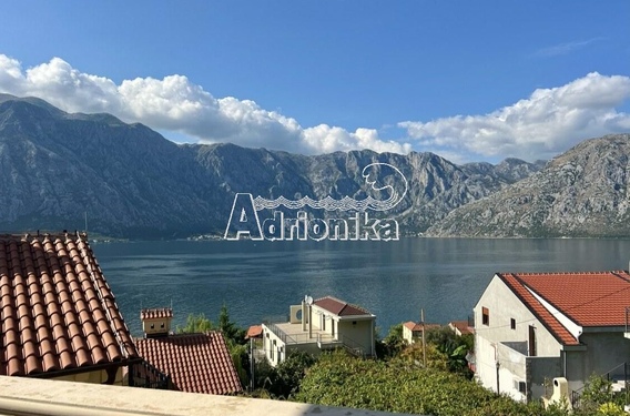 Дуплекс с двумя спальнями и потрясающим видом на море, Прчань - фото