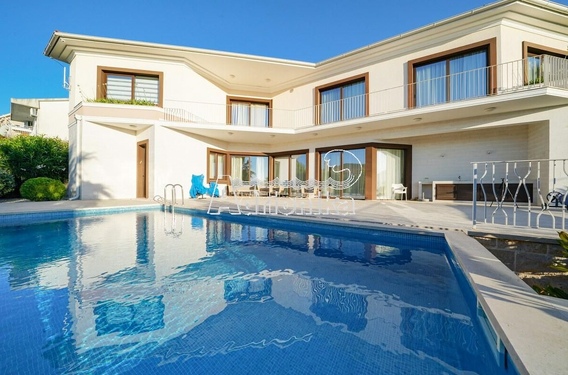 Люкс вилла в Тивате - фото