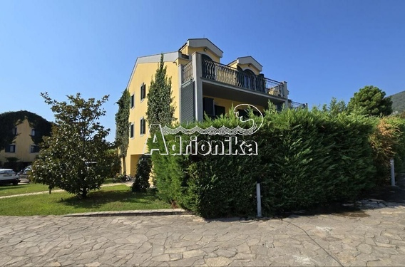 Таунхаус в клубном поселке с бассейном и своей закрытой территорией - фото