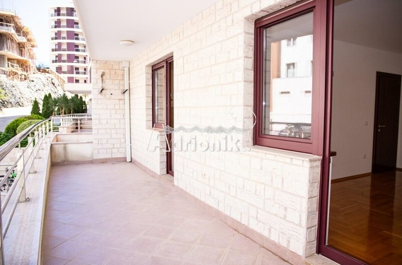 Просторная квартира с одной спальней в комплексе, Бечичи - фото