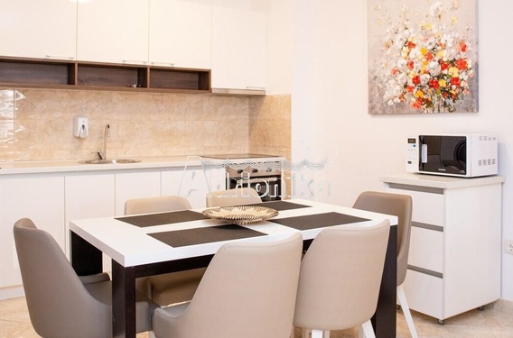 Меблированная квартира с двумя спальнями в 300м от моря, Бечичи - фото