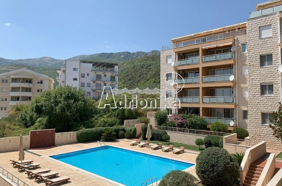 Квартира с тремя спальнями в Бечичи с видом на море - фото