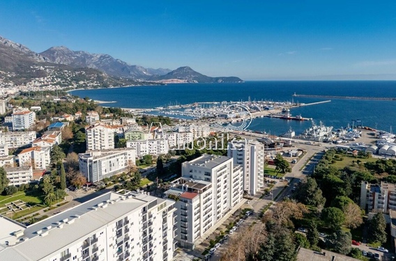 Квартира с тремя спальнями и огромной терассой с джакузи, Бар - фото