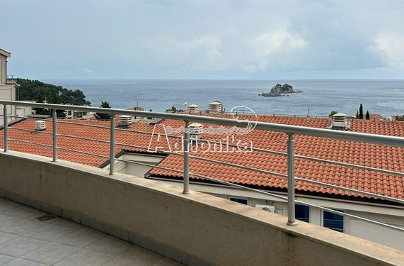 Просторная квартира с одной спальней и видом на море, Петровац - фото