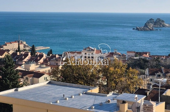 Квартира с тремя спальнями и панорамным видом на море, Петровац - фото