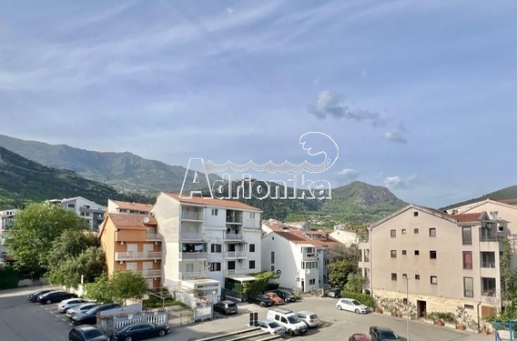 Квартира с одной спальней и отличным расположением в Будве - фото