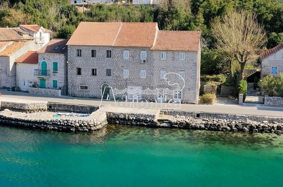 Каменный таун хаус на первой линии моря, Муо - фото