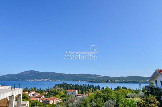 Дом с прекрасным видом на Тиватский залив, Тиват - фото