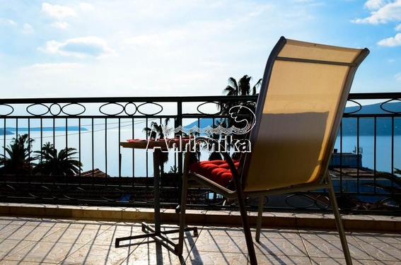 В продаже каменный дом в Херцег Нови - фото