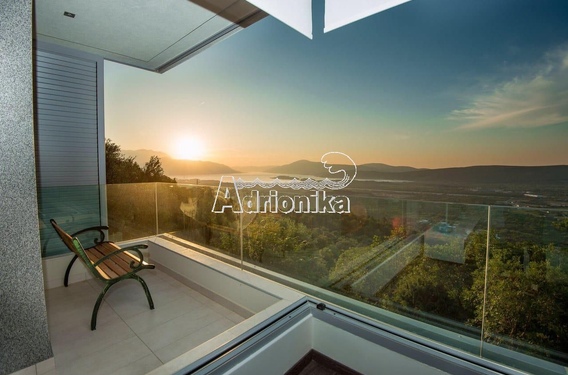 Новая вилла с бассейном в отличном месте, Кавач - фото