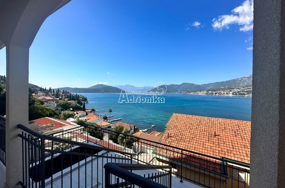 Новостройка с несколькими квартирами на третьей линии моря, Нивице, Херцег Нови - фото