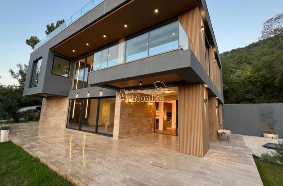 Представляем вашему вниманию великолепную семейную виллу "Сосна" в Тивате! - фото